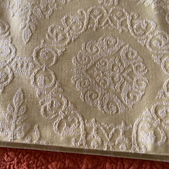 Pier 1 Imports Gold Jacquard Placemats – Set of 4 - Perfect for the Holidays - Picture 4 of 9